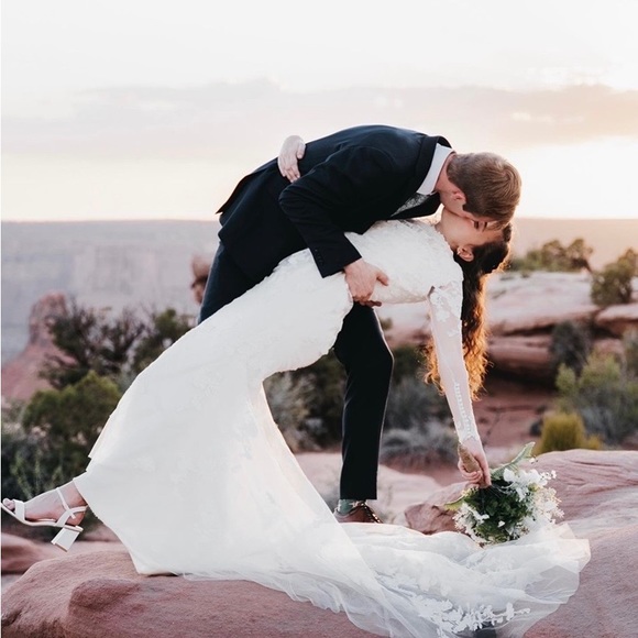 Modest wedding dress from LDS bridal Size 4 - Picture 3 of 5